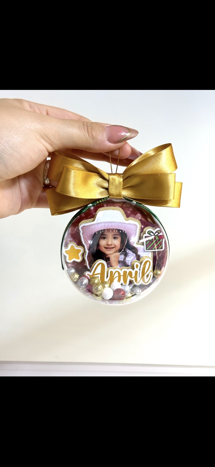 Esfera 3D personalizada con nombre April